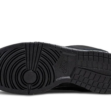 SB Dunk Low Supreme Black