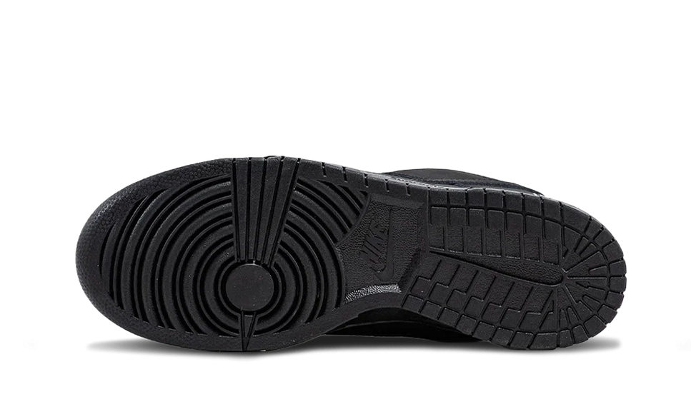 SB Dunk Low Supreme Black