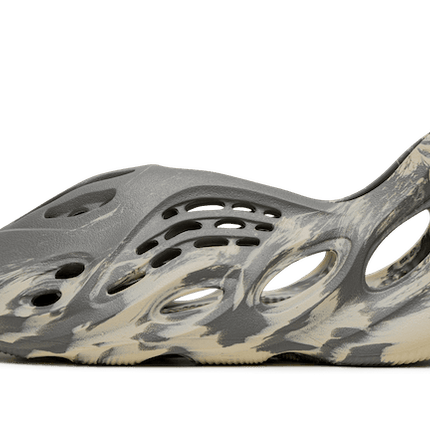 Adidas Yeezy Foam RNNR MXT Moon Gray - GV7904 | Addict Sneakers