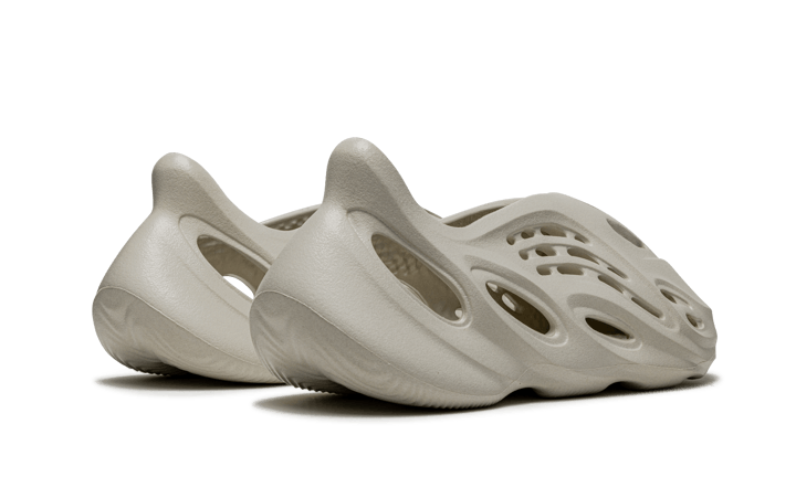 Yeezy Foam RNNR Sand - FY4567 | Addict Sneakers