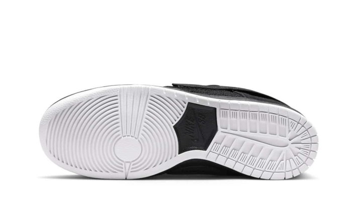 Nike Sb Dunk Low Gnarhunters