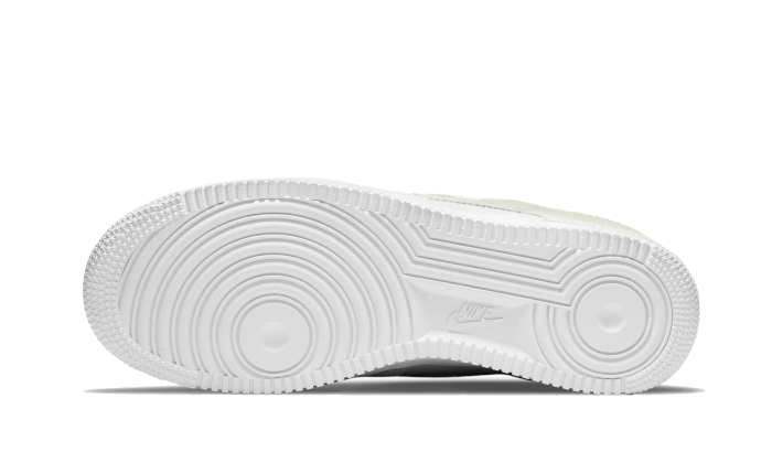 Nike Air Force 1 Low mit weißem Ponyhaarabsatz