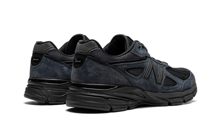 New balance shop triple black 990v4